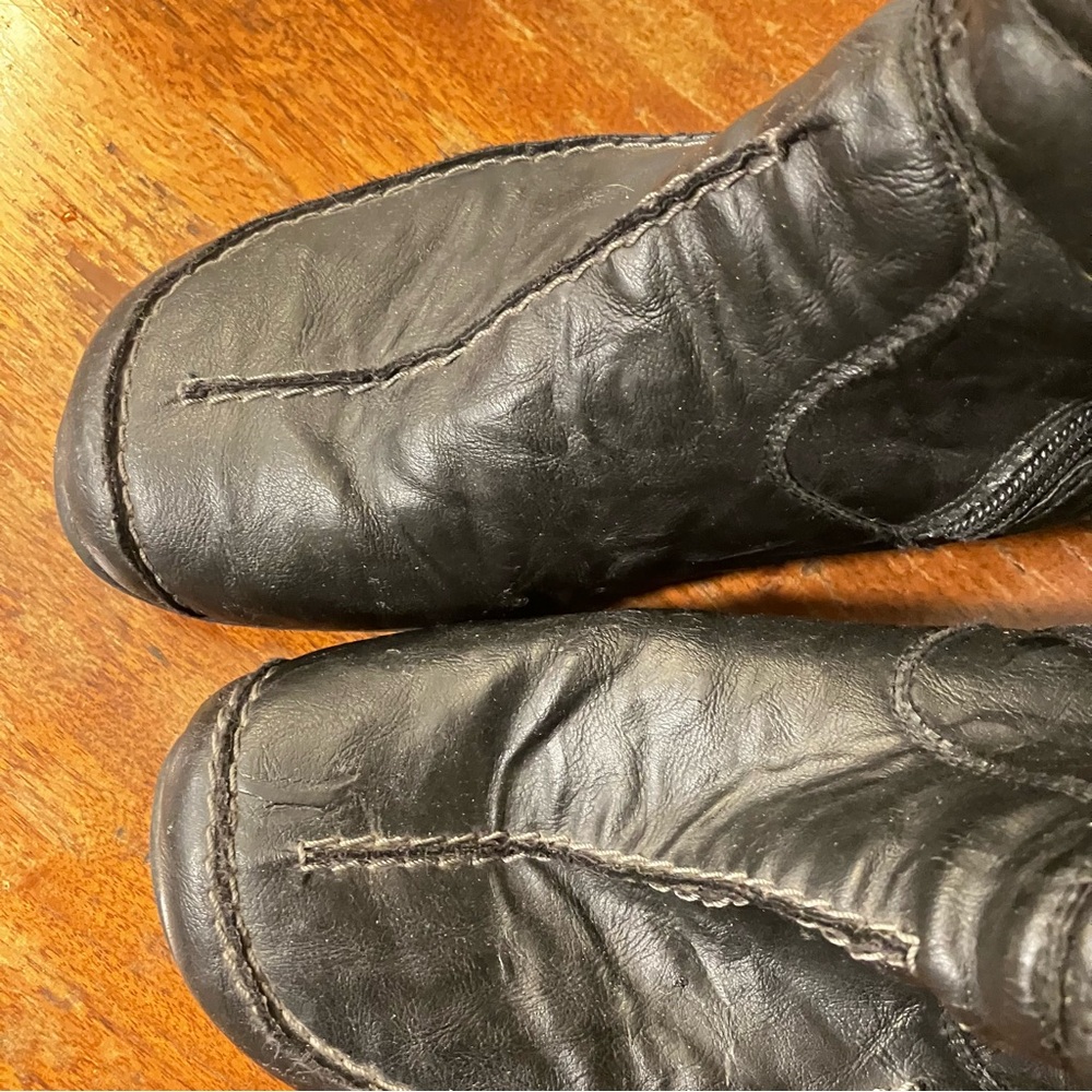 Rieker size 40 tall black flat boots with button detail - Picture 3 of 8